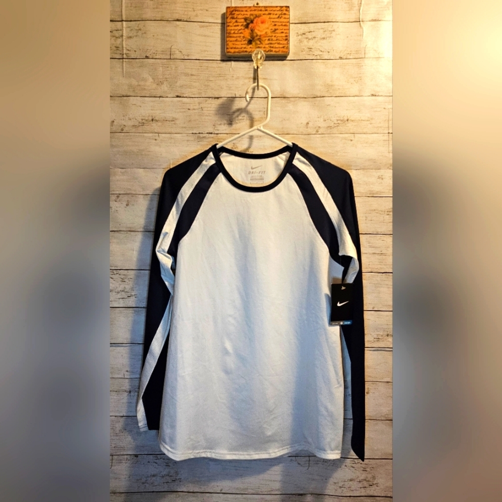 NWT Nike Womens Medium Dri Fit Long Sleeve